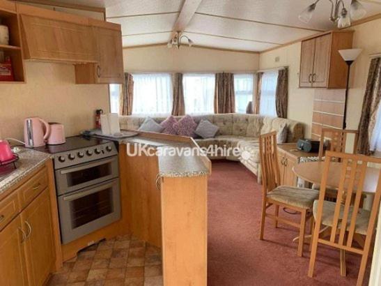 Lets Go Caravans Чапел-Сент-Леонардс Екстер'єр фото